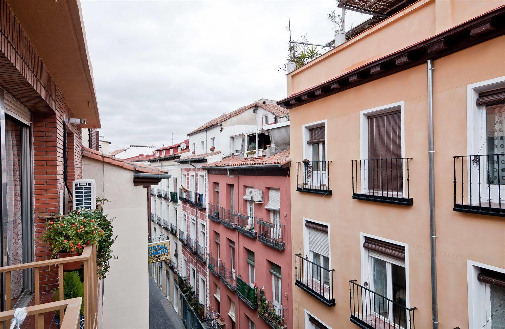 Apartamentos Aqui Me Quedo Мадрид Экстерьер фото