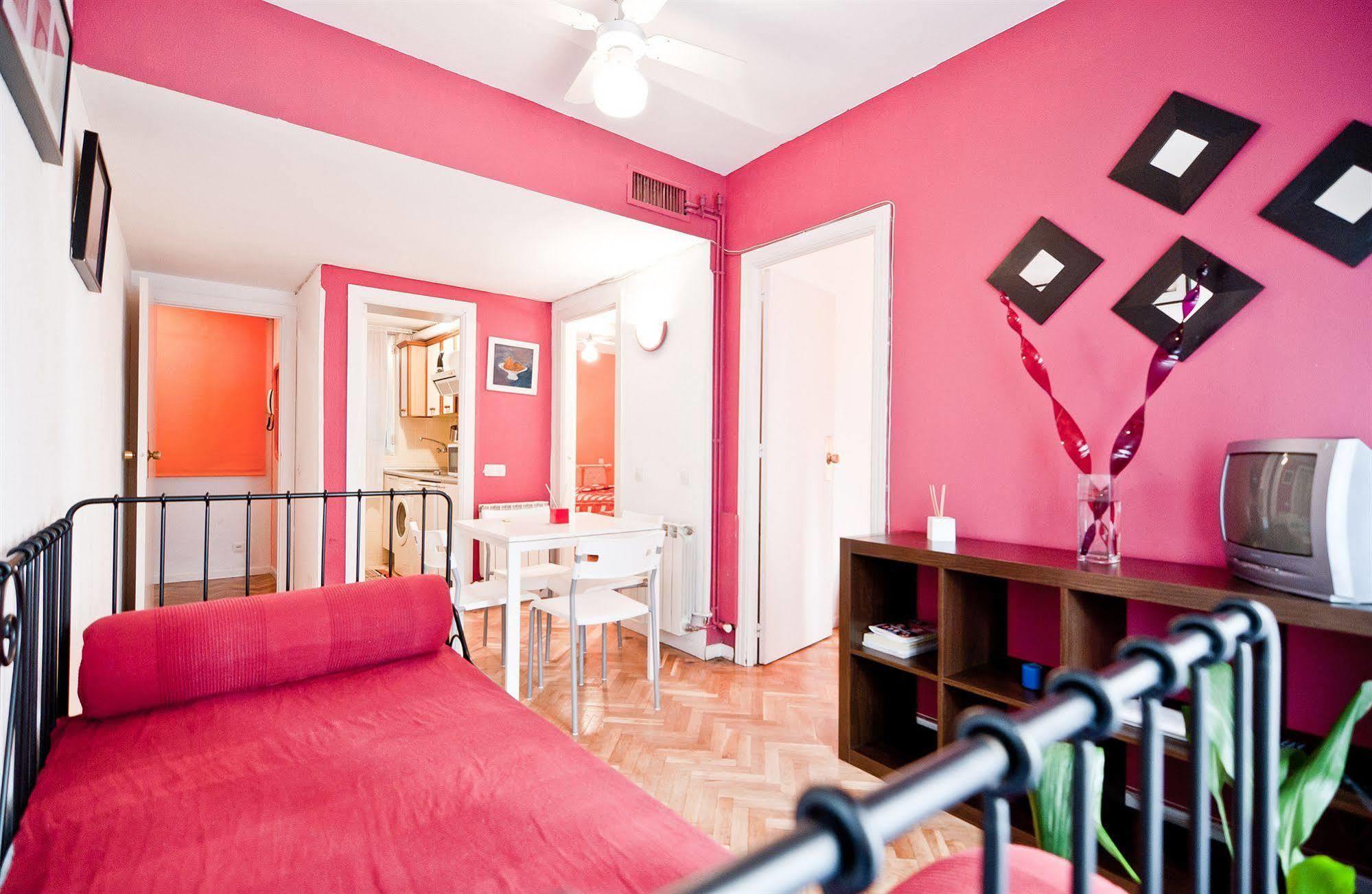 Apartamentos Aqui Me Quedo Мадрид Экстерьер фото
