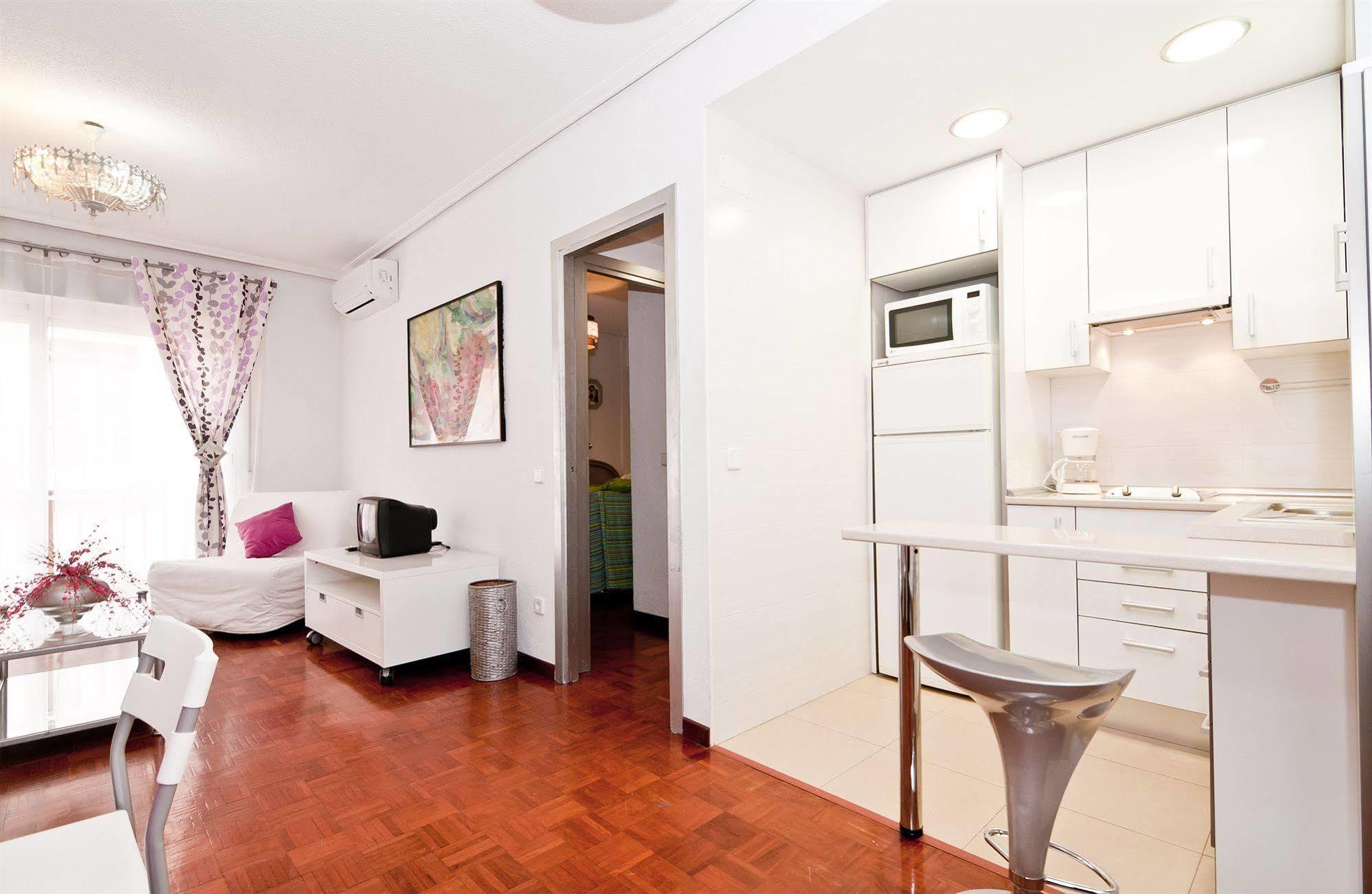 Apartamentos Aqui Me Quedo Мадрид Экстерьер фото