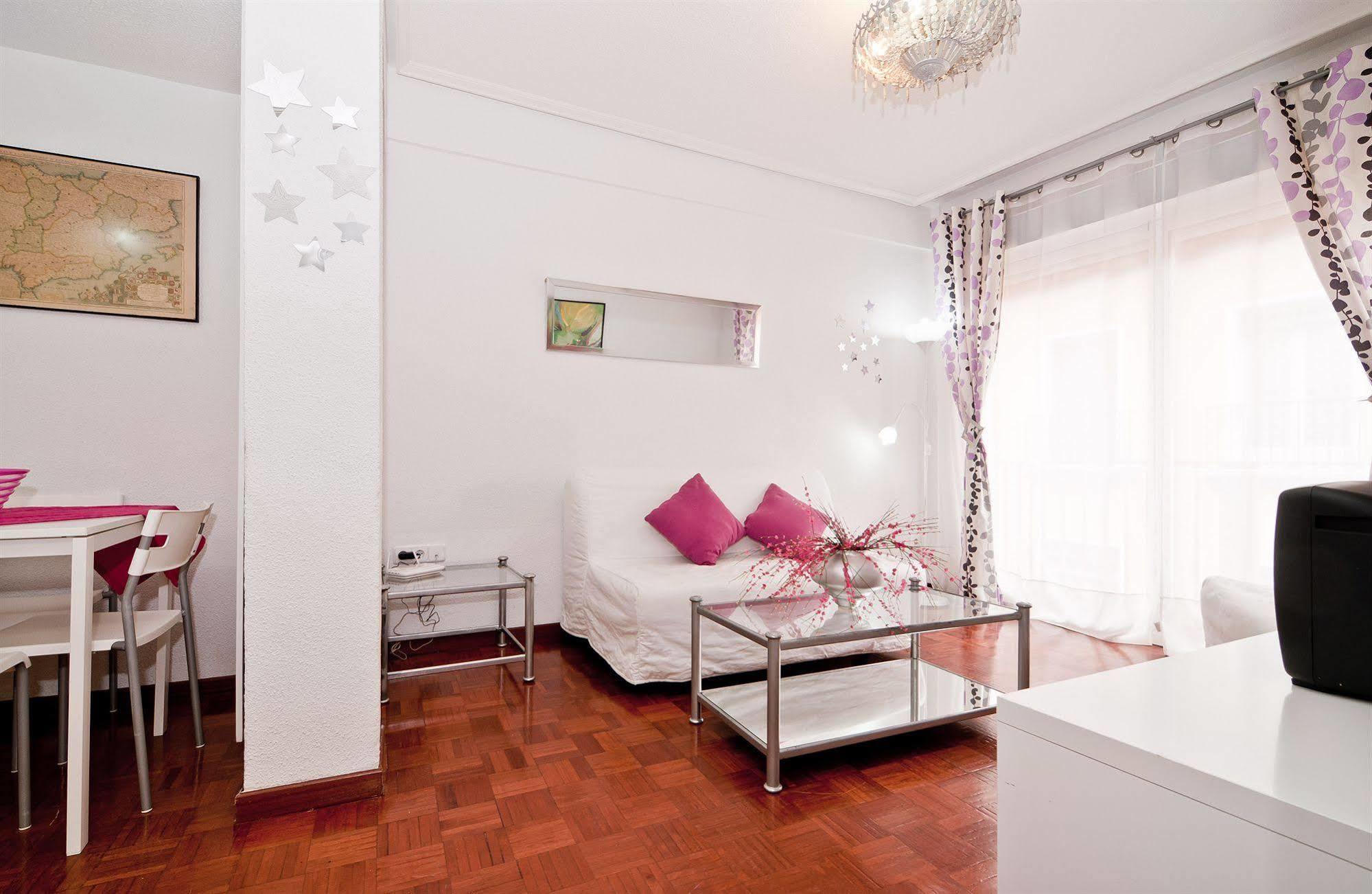 Apartamentos Aqui Me Quedo Мадрид Экстерьер фото