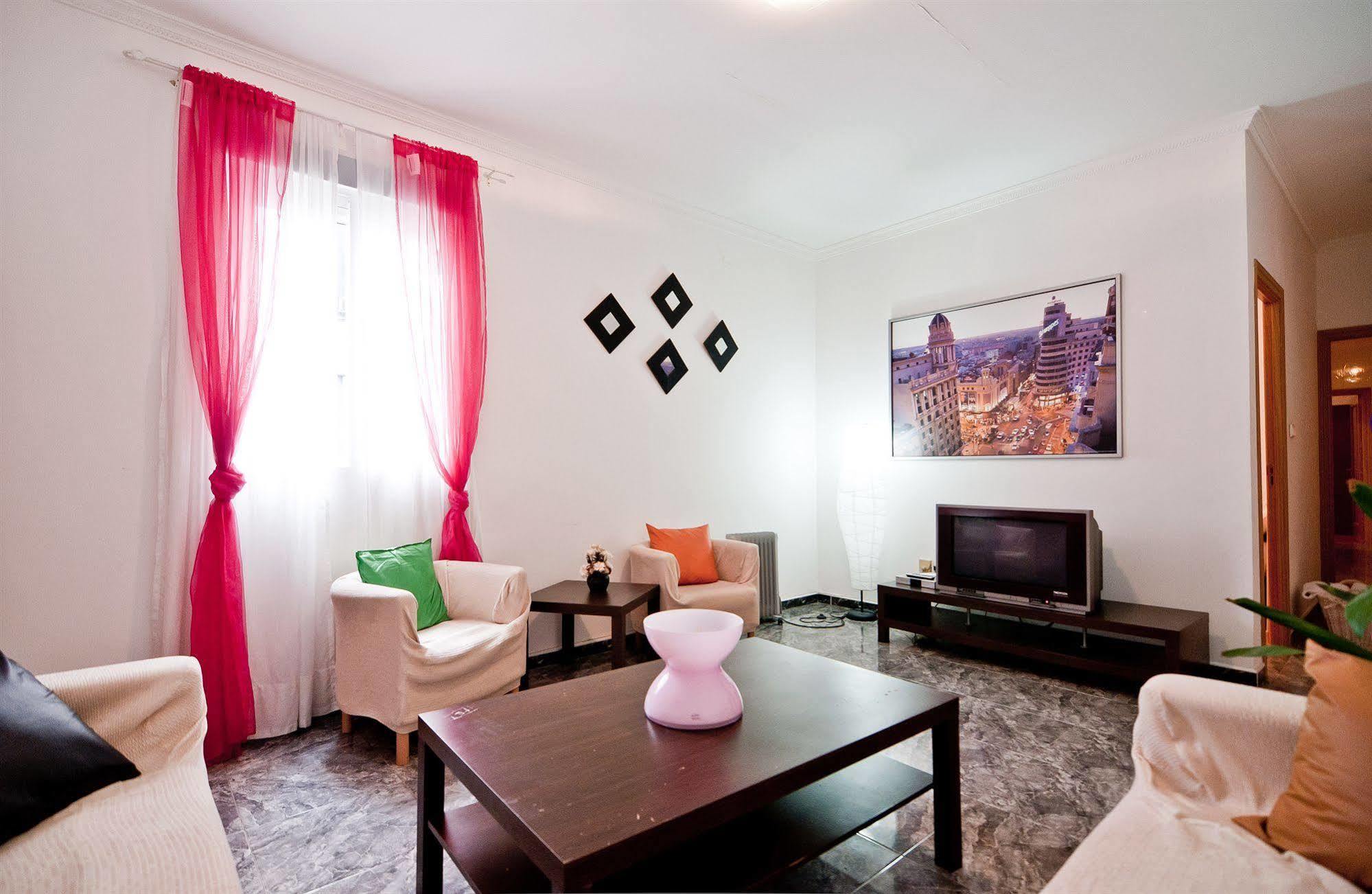 Apartamentos Aqui Me Quedo Мадрид Экстерьер фото