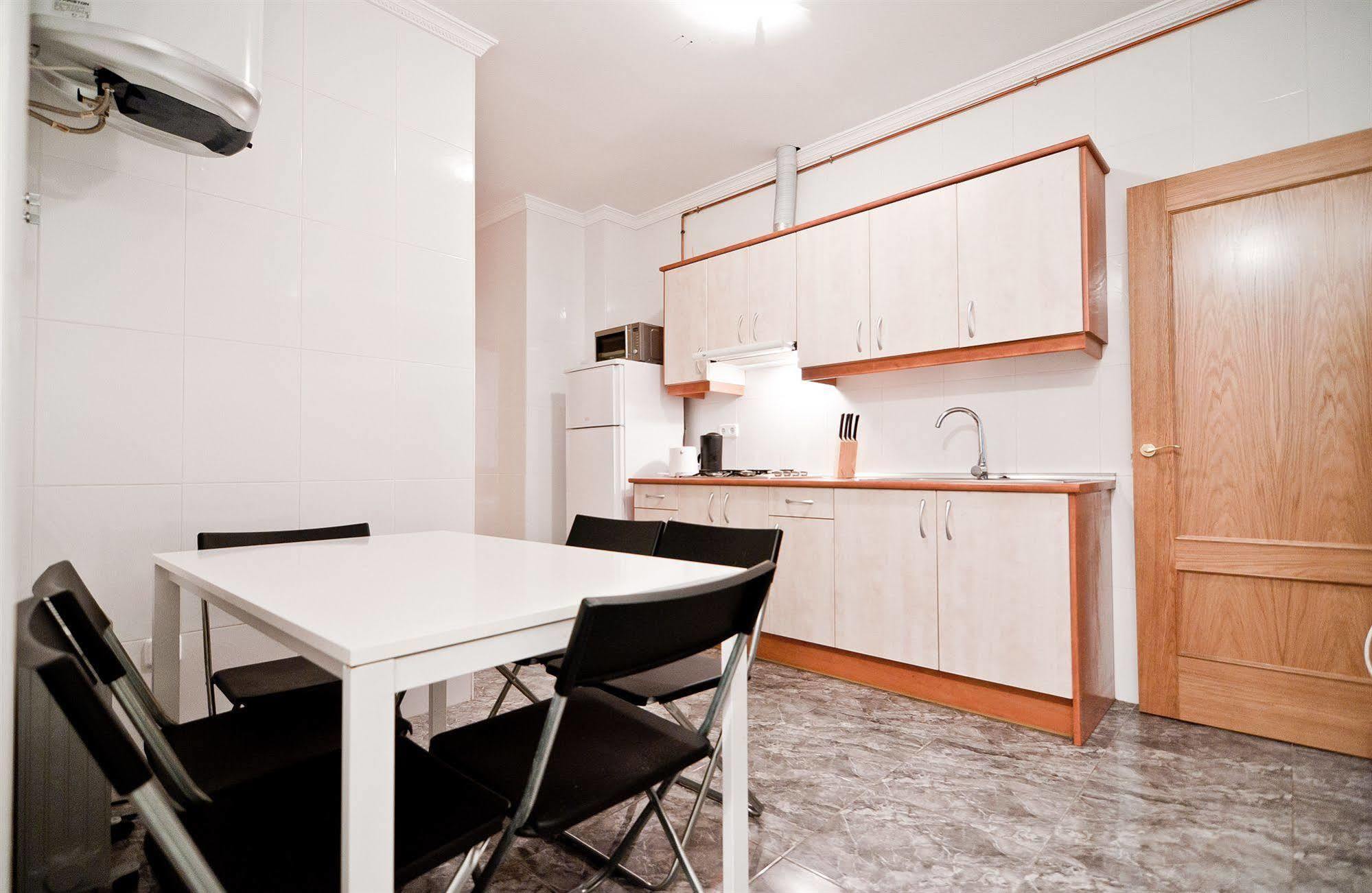 Apartamentos Aqui Me Quedo Мадрид Экстерьер фото