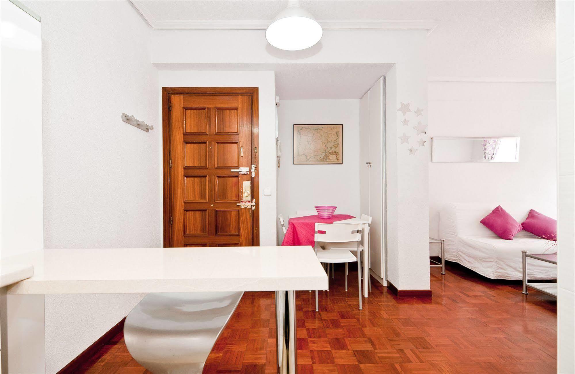 Apartamentos Aqui Me Quedo Мадрид Экстерьер фото