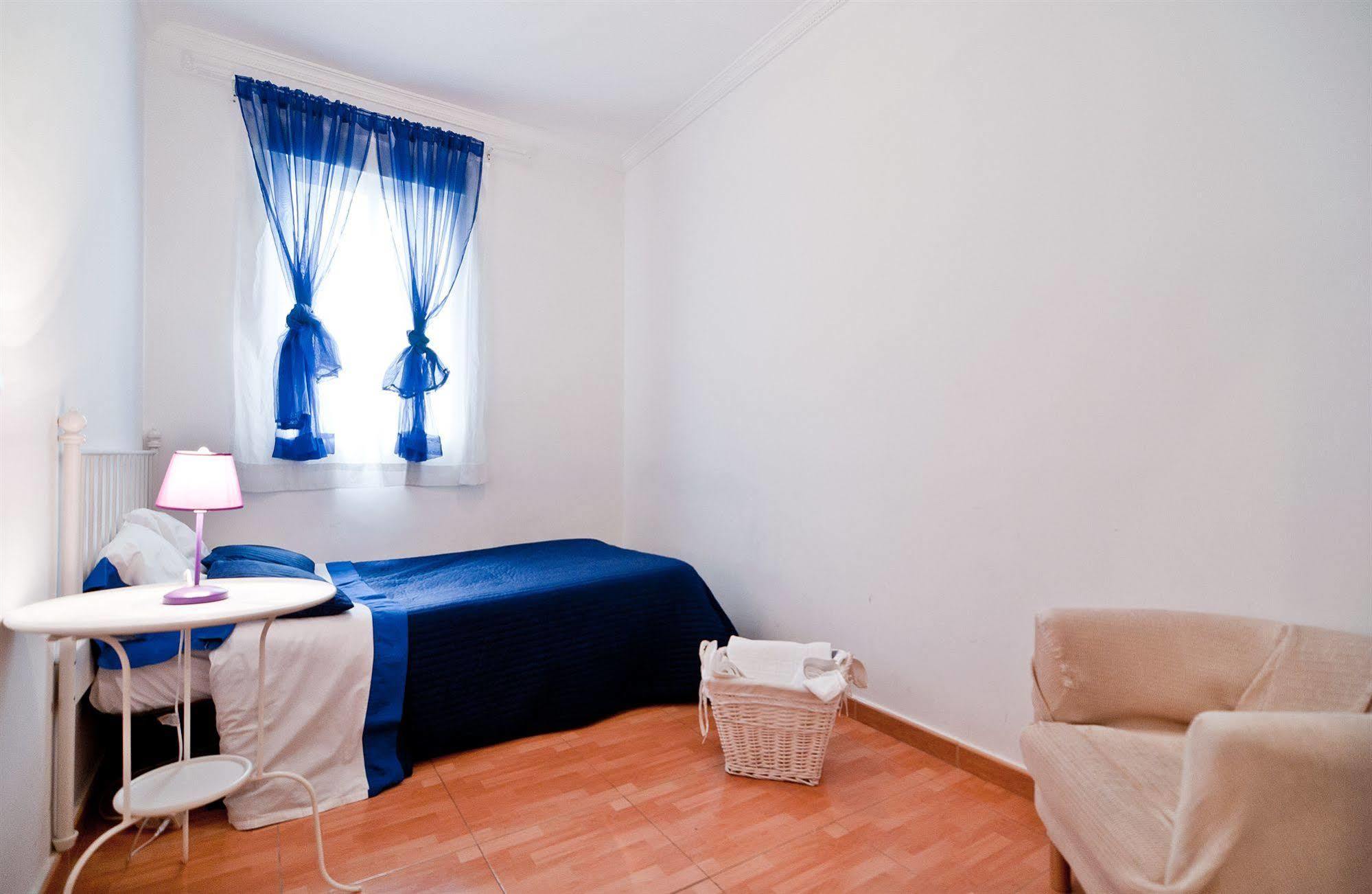 Apartamentos Aqui Me Quedo Мадрид Экстерьер фото