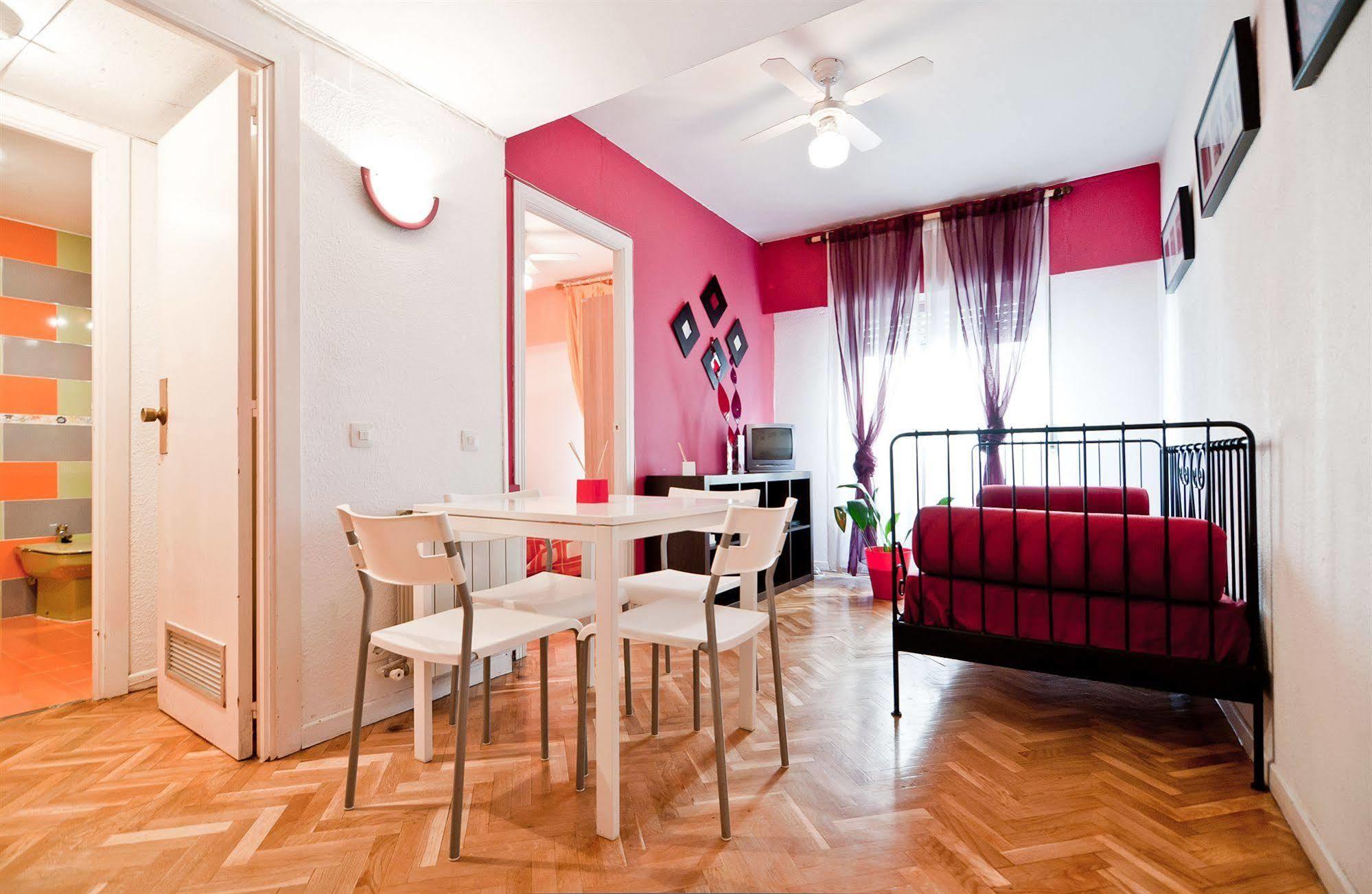 Apartamentos Aqui Me Quedo Мадрид Экстерьер фото