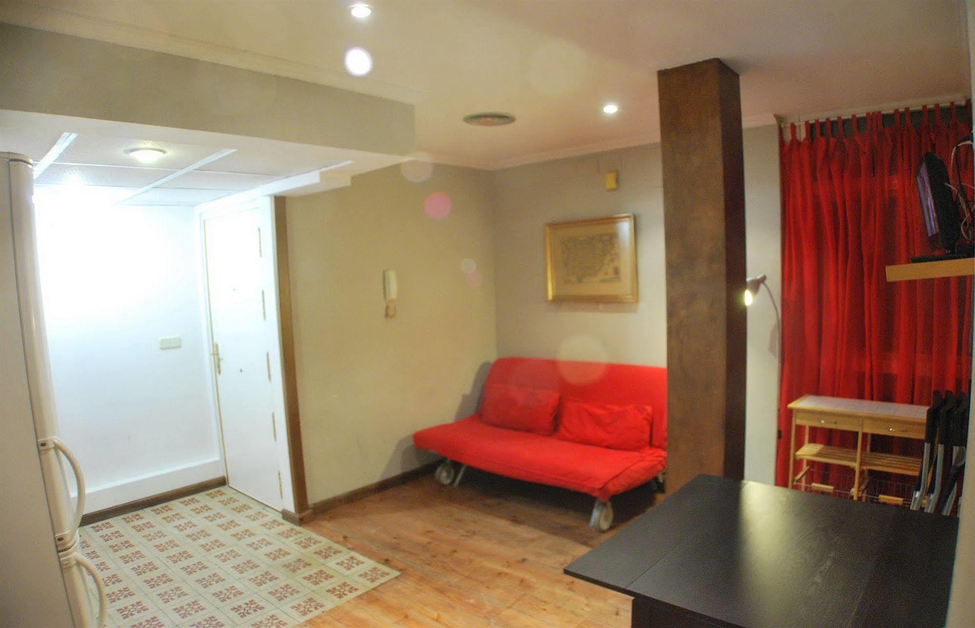 Apartamentos Aqui Me Quedo Мадрид Экстерьер фото