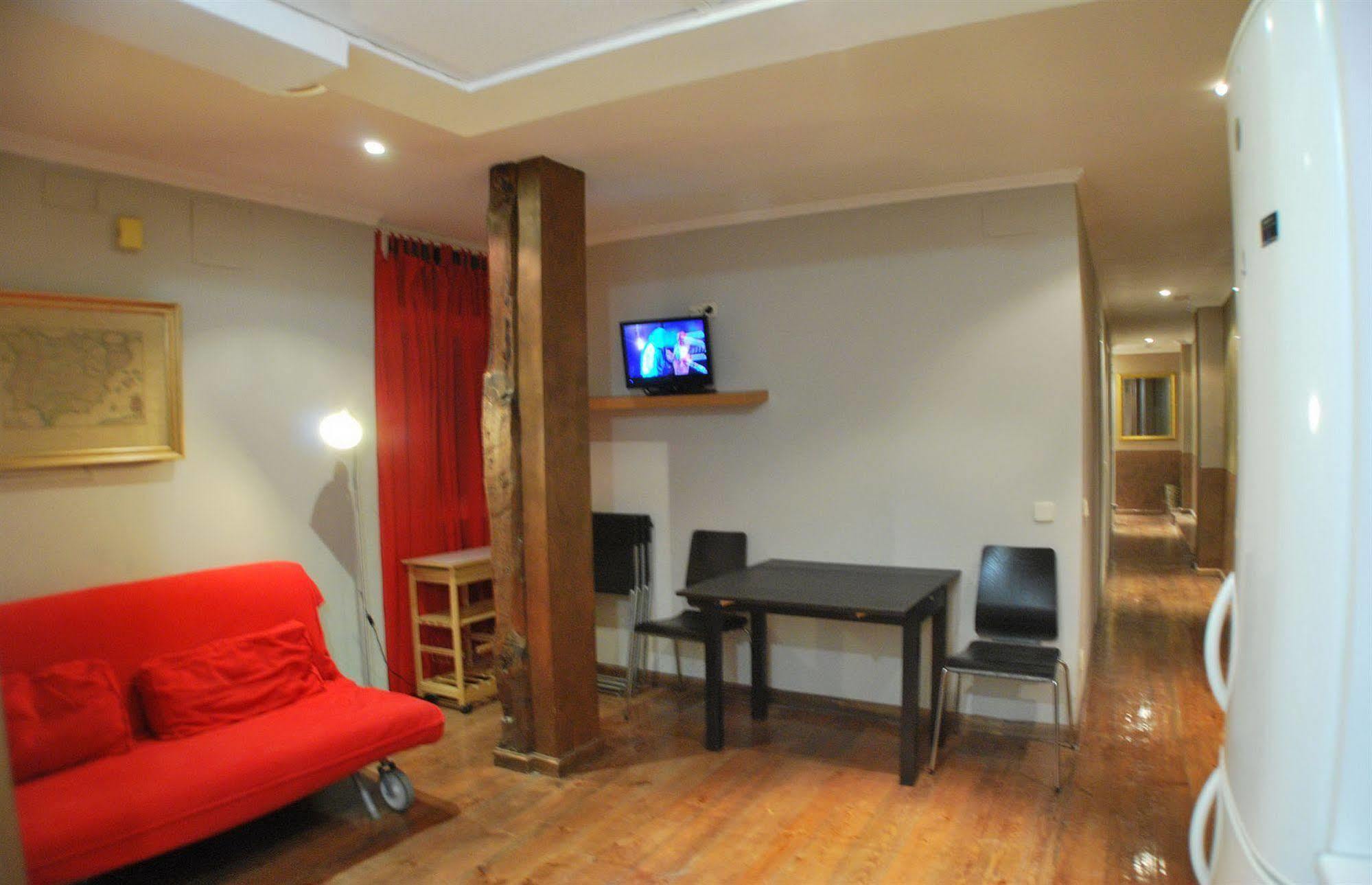 Apartamentos Aqui Me Quedo Мадрид Экстерьер фото