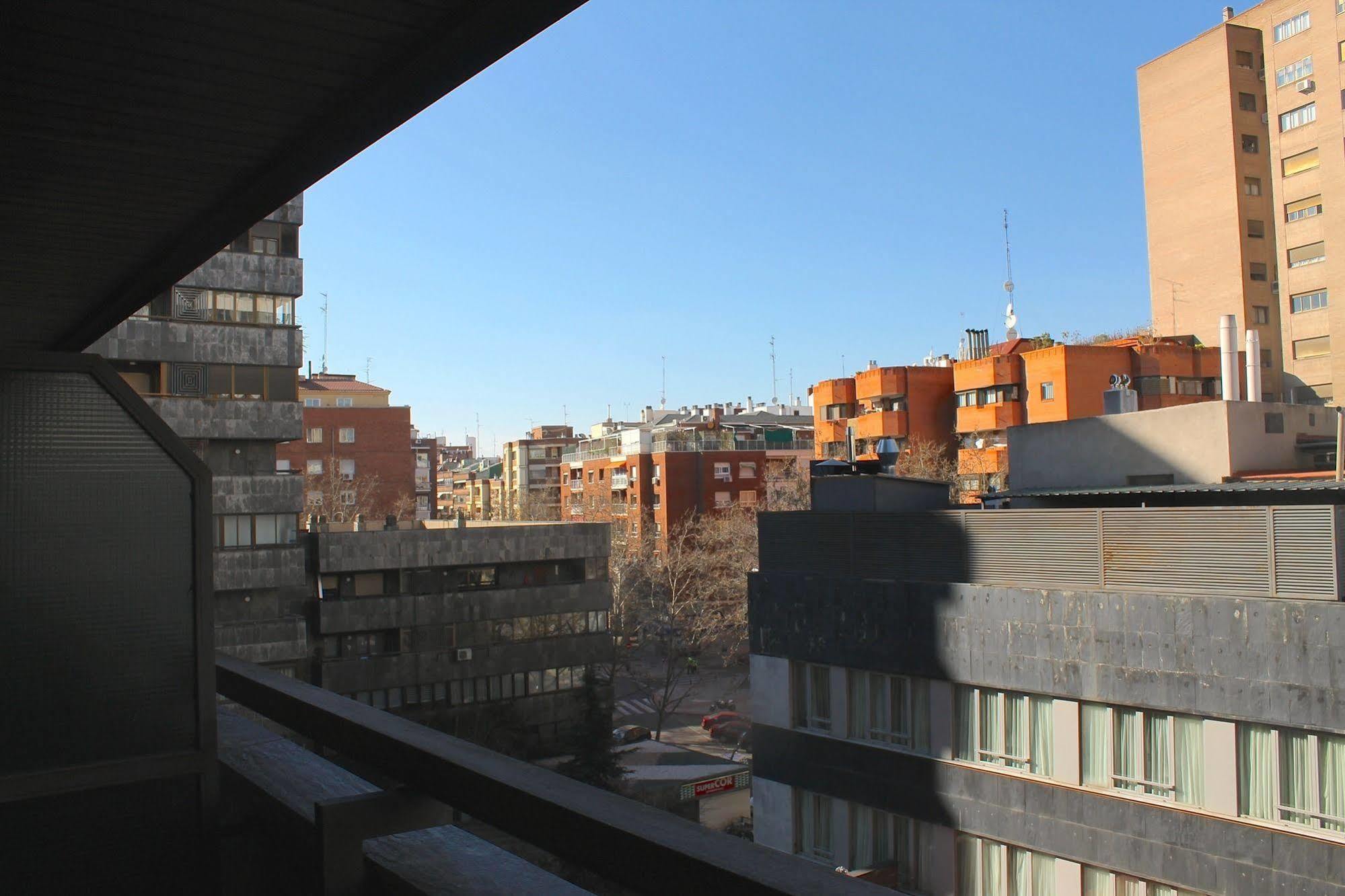 Apartamentos Aqui Me Quedo Мадрид Экстерьер фото